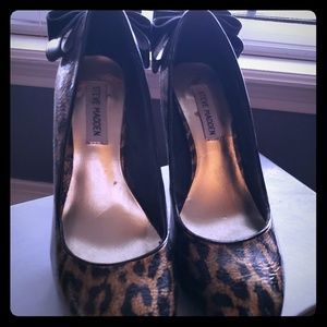 Leopard Pumps with bow
